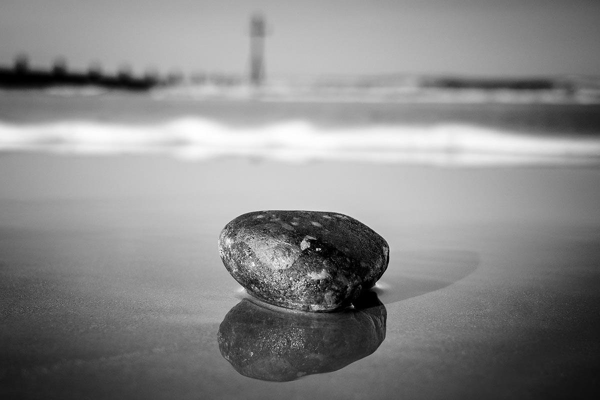The lonely pebble.